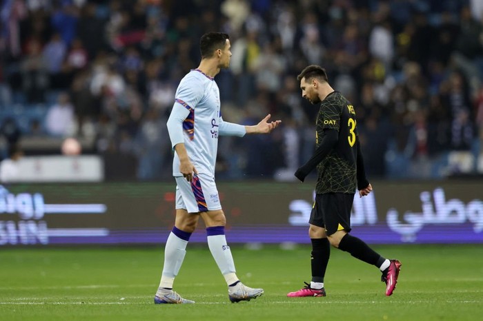 Ronaldo cướp bóng thành công trong chân Messi - Ảnh 8.