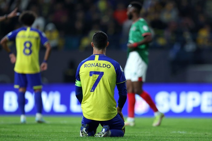 Ronaldo mờ nhạt trong trận chính thức ra mắt Al Nassr - Ảnh 8.