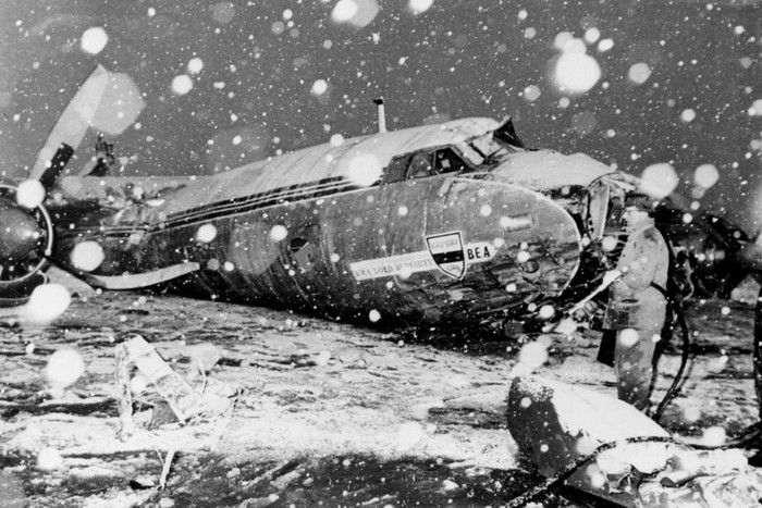 10 thảm họa hàng không thương tâm nhất lịch sử bóng đá thế giới - Ảnh 3.
