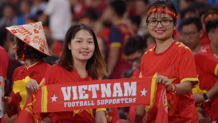 Báo Indonesia ngưỡng mộ, lấy fan Việt Nam làm tấm gương sáng, kêu gọi fan Indo học tập - Ảnh 1.