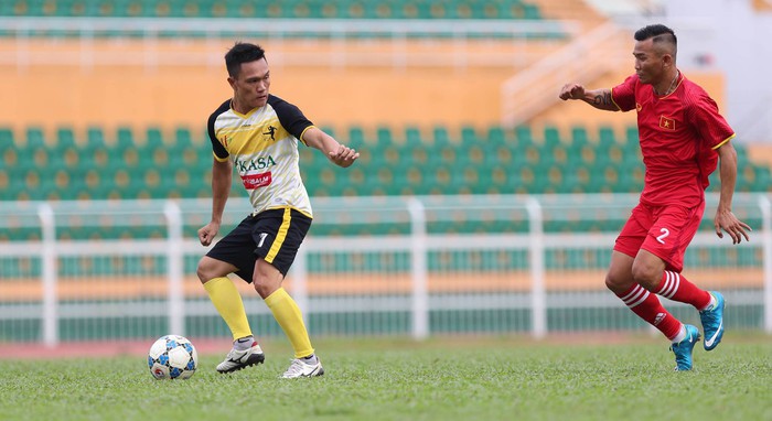 Đội tuyển Việt Nam vô địch AFF Cup 2008 tái xuất sân cỏ, quyên góp được 12 triệu đồng cho cựu cầu thủ Sài Gòn - Ảnh 6.