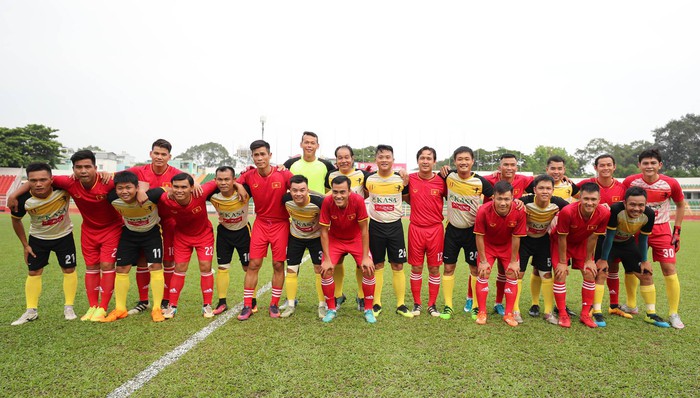 Đội tuyển Việt Nam vô địch AFF Cup 2008 tái xuất sân cỏ, quyên góp được 12 triệu đồng cho cựu cầu thủ Sài Gòn - Ảnh 2.