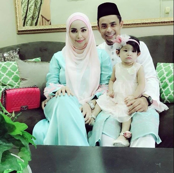 Là mẹ của 3 con, vợ của đội trưởng Malaysia vẫn xinh đẹp đằm thắm  - Ảnh 5.