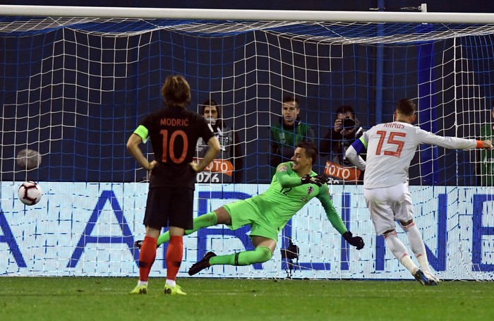 Ramos vươn tới thành tích đáng ngưỡng mộ trong ngày Tây Ban Nha thất bại trước á quân World Cup - Ảnh 1.