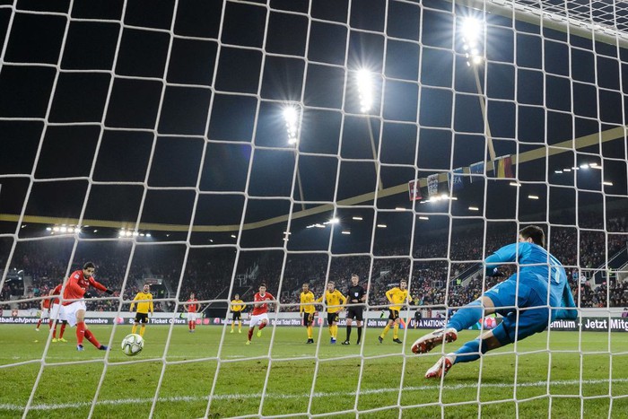 Thụy Sĩ 5-2 Bỉ: Đội bóng số 1 thế giới thua ngược không thể tin nổi - Ảnh 5.