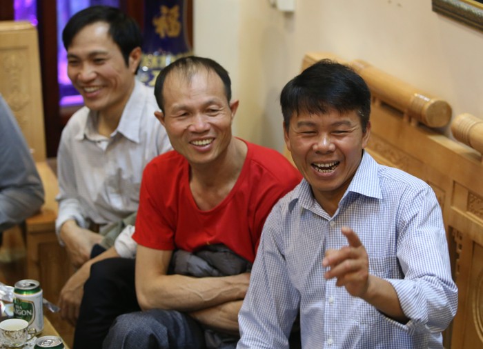 Gia đình tuyển thủ Việt Nam “mở hội” xem và cổ vũ đội bóng áo đỏ ở trận quyết định tấm vé bán kết - Ảnh 11.