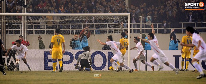 Nhìn lại những khoảnh khắc kỳ diệu trong ngày Việt Nam giành ngôi vương tại AFF Cup 2008 - Ảnh 7.