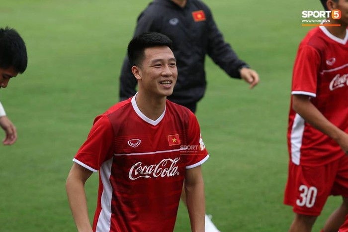 Huy Hùng căng cơ đùi, bỏ ngỏ khả năng thi đấu trong trận ra quân tại AFF Cup 2018 - Ảnh 1.