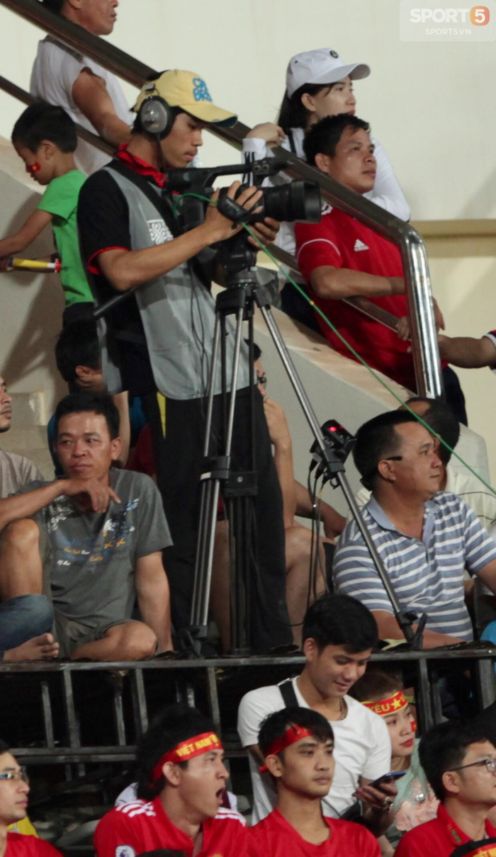Hình ảnh AFF Cup 2018: Trận đấu của Việt Nam trở nên nhạt nhòa vì… đạo diễn hình  - Ảnh 2.