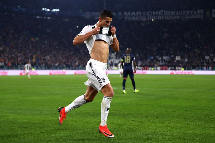Ghi bàn vào lưới Man United, Ronaldo có pha ăn mừng khiến các chị em phải phát sốt - Ảnh 2.