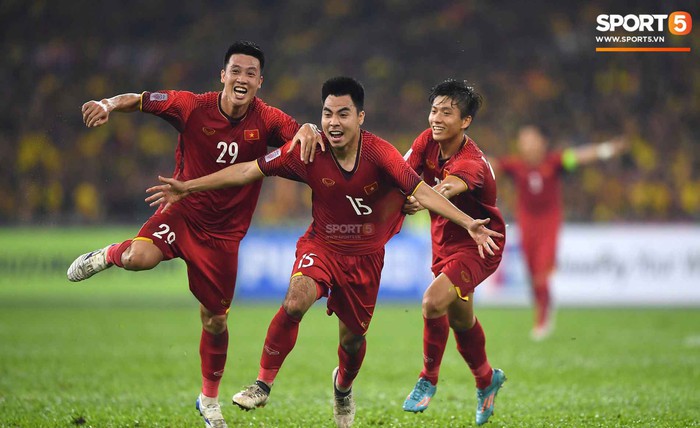 Tuyển Việt Nam hụt chiến thắng sau khi dẫn trước Malaysia 2 bàn ở chung kết lượt đi AFF Cup - Ảnh 2.