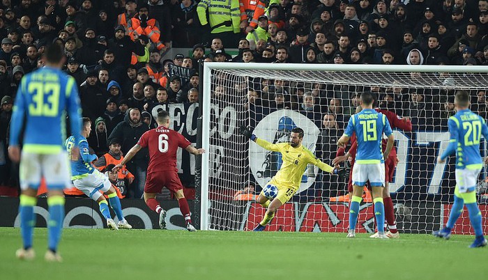 Salah tung cú lừa xâu kim đưa Liverpool lách qua khe cửa hẹp, vào vòng knock-out Champions League - Ảnh 6.