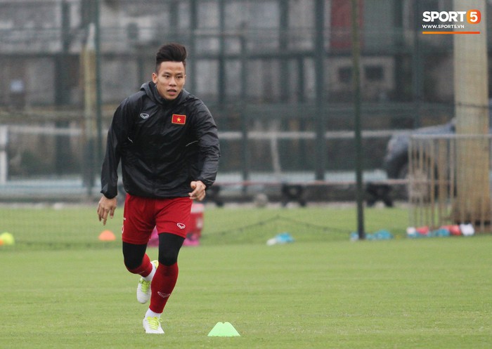 Trung vệ cứng nhất tuyển Việt Nam chấn thương trước trận chung kết AFF Cup 2018 - Ảnh 1.