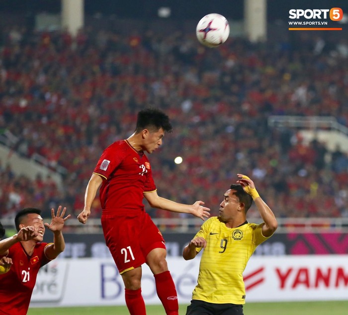 Đình Trọng bị gặp chấn thương lạ ở bàn chân sau khi vô địch AFF Cup 2018 - Ảnh 1.