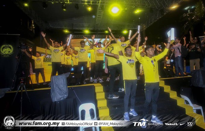 Thất bại trước Việt Nam, đội tuyển Malaysia vẫn được chào đón như những người hùng khi về nước - Ảnh 8.