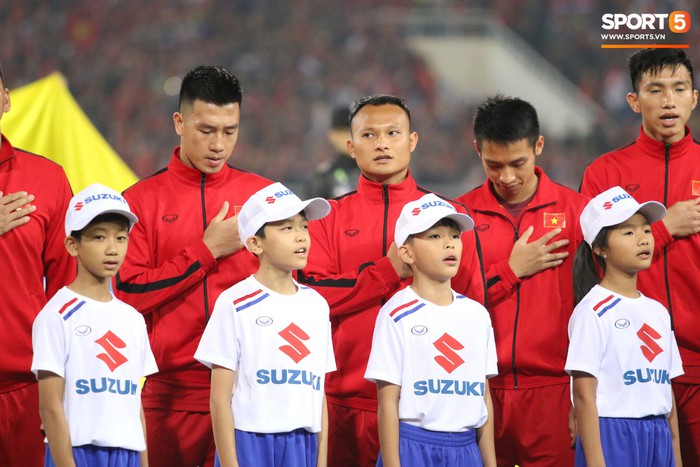 Giây phút chào cờ xúc động của đội tuyển Việt Nam, Đình Trọng, Hồng Duy cùng cầu Nguyện trước khi xung trận - Ảnh 7.