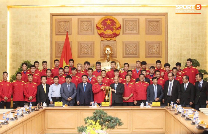 Thủ tướng Chính phủ gặp mặt, khen thưởng Đội tuyển Việt Nam - Ảnh 2.