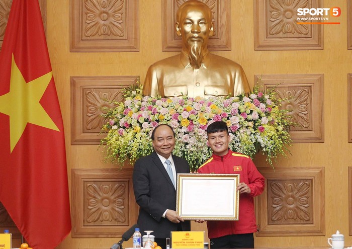 Thủ tướng Chính phủ gặp mặt, khen thưởng Đội tuyển Việt Nam - Ảnh 3.