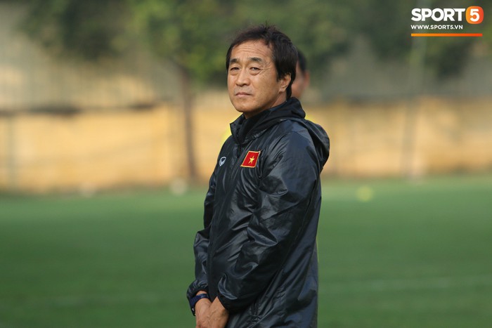 Quang Hải, Văn Đức phải tập riêng sau khi trở về từ lễ trao giải Quả bóng vàng Việt Nam 2018 - Ảnh 1.