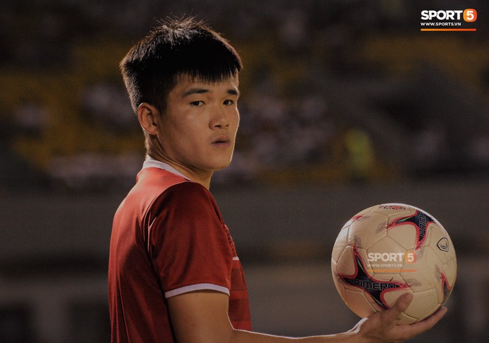 Tâm sự của trung vệ tuyển Việt Nam trong đêm Giáng sinh khiến fan rơi nước mắt - Ảnh 1.