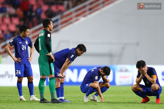 Cầu thủ Thái Lan gục ngã xuống sân sau thất bại đau đớn trước Malaysia - Ảnh 11.