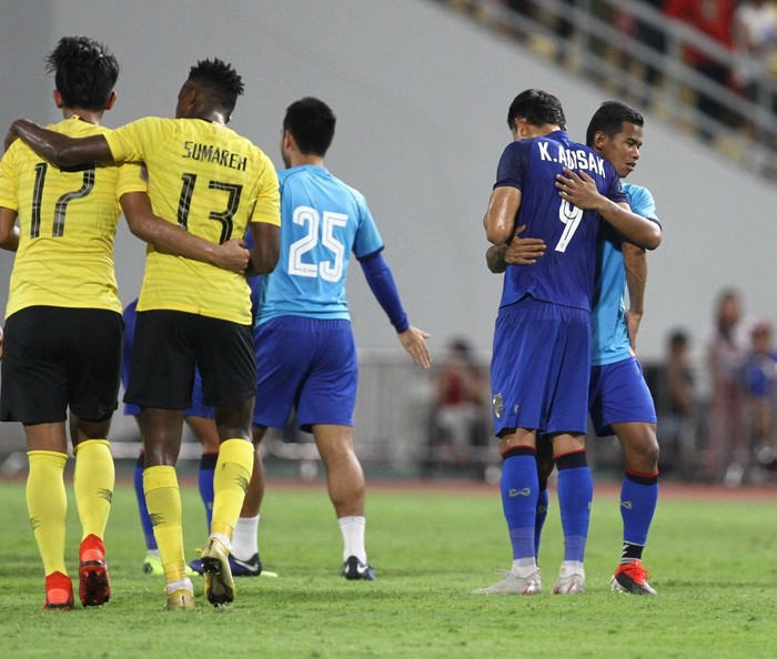 Cầu thủ Thái Lan gục ngã xuống sân sau thất bại đau đớn trước Malaysia - Ảnh 13.