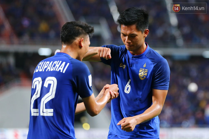 Cầu thủ Thái Lan gục ngã xuống sân sau thất bại đau đớn trước Malaysia - Ảnh 16.