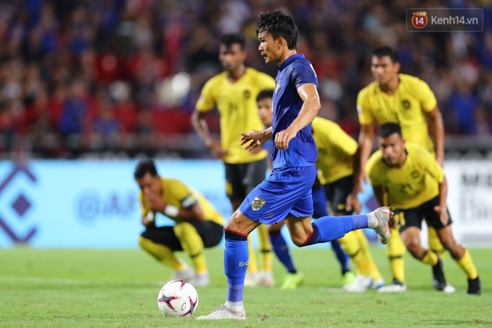 Cầu thủ Thái Lan gục ngã xuống sân sau thất bại đau đớn trước Malaysia - Ảnh 3.