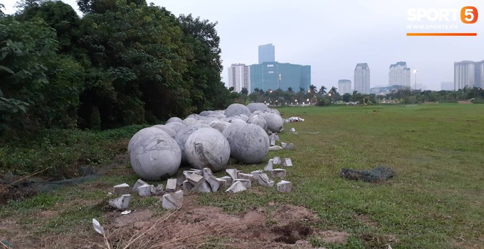 Đã tìm ra vị trí bí ẩn của 40 quả cầu đá sau khi bị di dời khỏi sân Mỹ Đình - Ảnh 4.