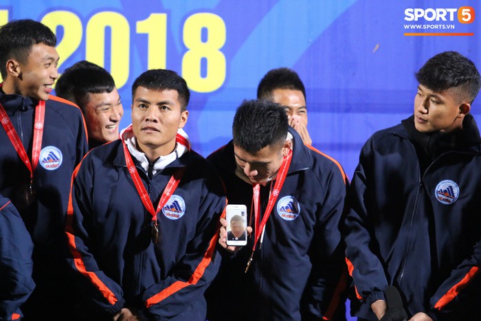 Bận đá AFF Cup, Hà Đức Chinh vẫn giành huy chương đồng dù không thi đấu phút nào ở Đại hội Thể thao Toàn quốc lần thứ VIII - Ảnh 2.