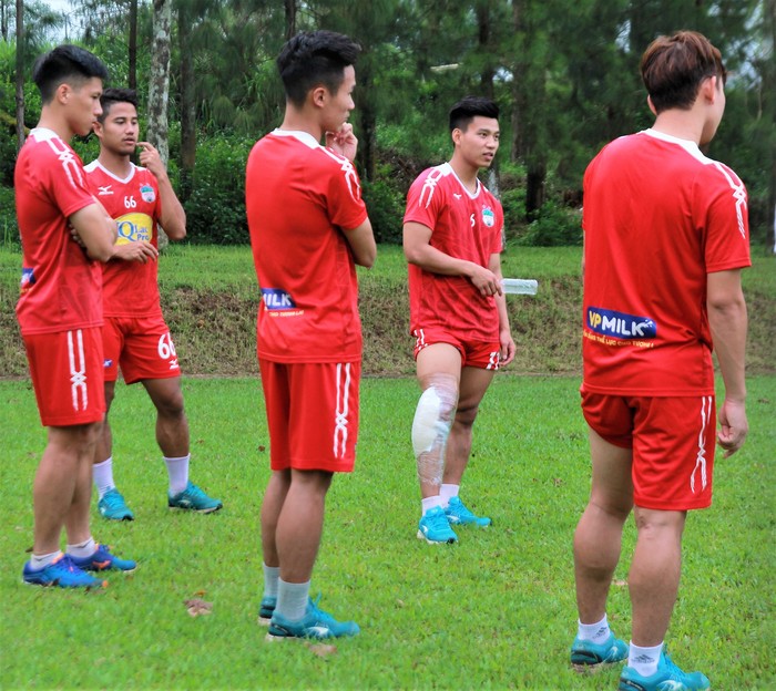 Văn Thanh đau nhẹ, Văn Toàn miệt mài tập sút penalty trước trận gặp Hà Nội - Ảnh 6.