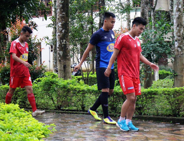 Văn Thanh đau nhẹ, Văn Toàn miệt mài tập sút penalty trước trận gặp Hà Nội - Ảnh 2.