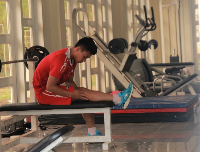 Văn Thanh đau nhẹ, Văn Toàn miệt mài tập sút penalty trước trận gặp Hà Nội - Ảnh 4.