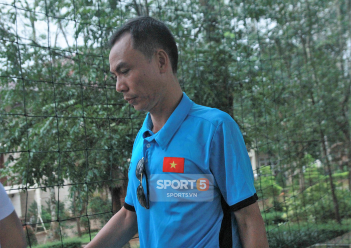 Bố Đức Huy ân cần dặn dò Văn Toàn trước trận thư hùng giữa Hà Nội FC và HAGL - Ảnh 2.