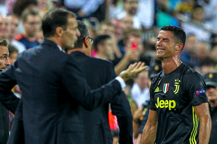 Ronaldo khóc tức tưởi khi nhận thẻ đỏ đầu tiên ở Champions League - Ảnh 7.