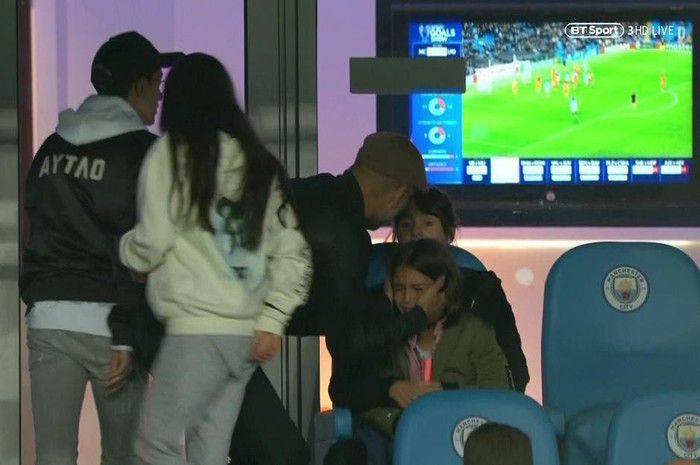 Con gái Pep Guardiola òa khóc khi chứng kiến Man City thua sốc - Ảnh 2.