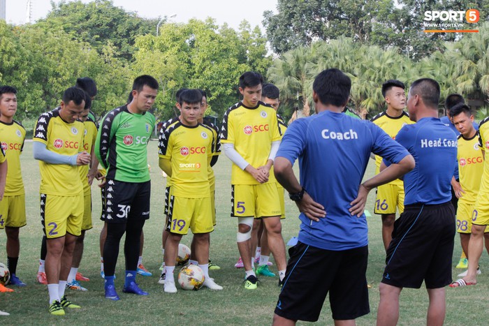 Các tuyển thủ Olympic của CLB Hà Nội trở lại tập luyện, sẵn sàng nghênh chiến SLNA vào cuối tuần - Ảnh 2.