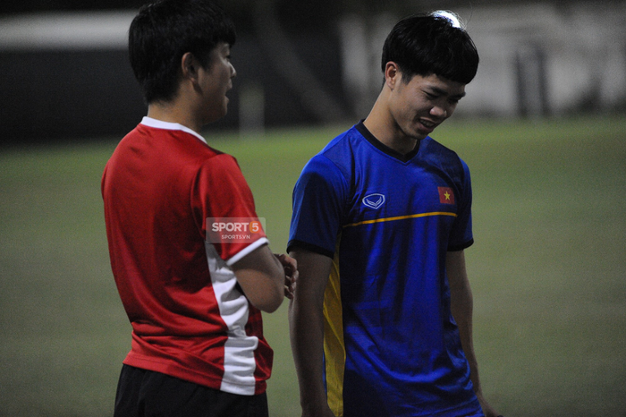 Trợ lý tiếng Anh của HLV Park Hang-seo mong được tiếp tục đồng hành cùng bóng đá Việt Nam - Ảnh 7.