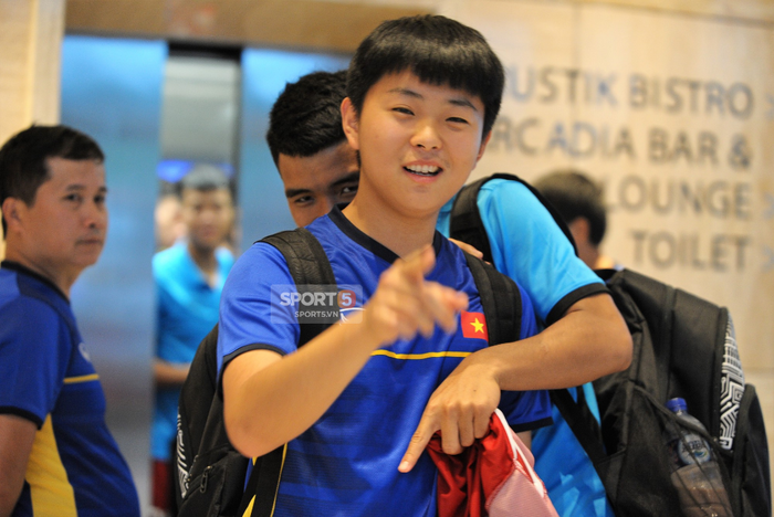 Trợ lý tiếng Anh của HLV Park Hang-seo mong được tiếp tục đồng hành cùng bóng đá Việt Nam - Ảnh 4.
