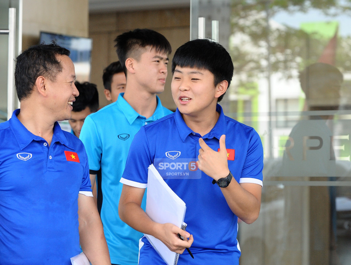 Trợ lý tiếng Anh của HLV Park Hang-seo mong được tiếp tục đồng hành cùng bóng đá Việt Nam - Ảnh 1.
