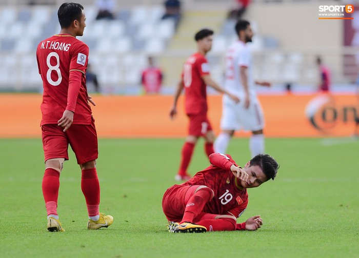 Tuyển Việt Nam tại Asian Cup 2019: Người đổ máu, người sưng húp mắt, mất trí nhớ tạm thời - Ảnh 7.