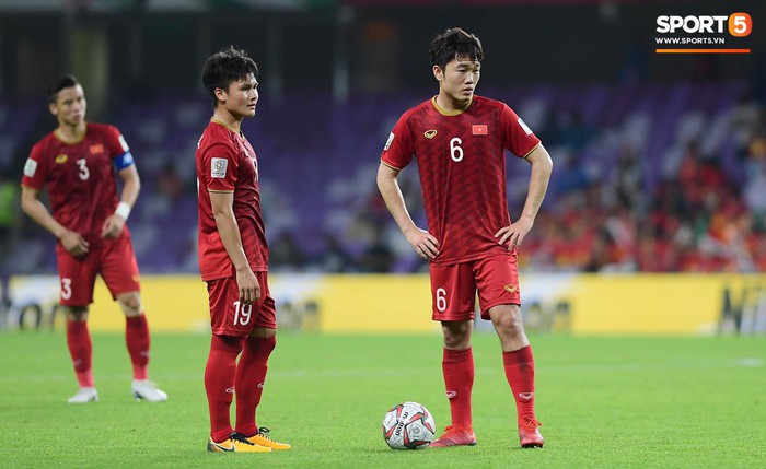 Quang Hải ăn mừng cực nhiệt khi tái hiện siêu phẩm cầu vồng tại Asian Cup 2019 - Ảnh 1.