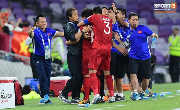Quang Hải ăn mừng cực nhiệt khi tái hiện siêu phẩm cầu vồng tại Asian Cup 2019 - Ảnh 5.