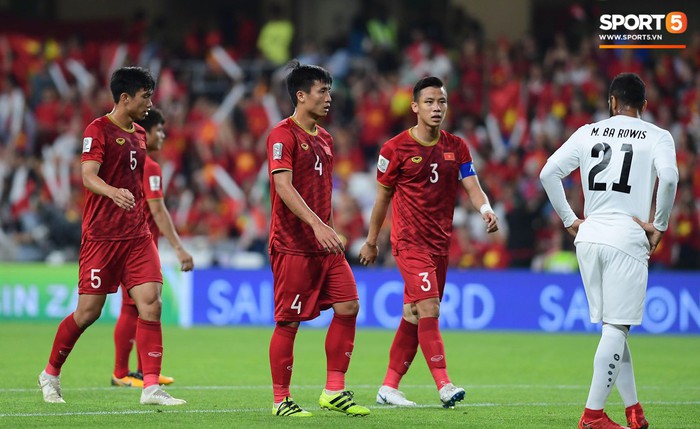 Quang Hải ăn mừng cực nhiệt khi tái hiện siêu phẩm cầu vồng tại Asian Cup 2019 - Ảnh 8.
