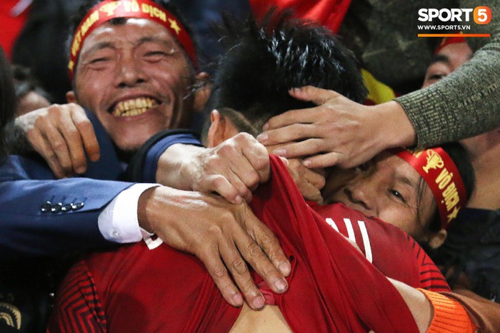 Nhìn lại một năm kỳ diệu của bóng đá Việt Nam qua ảnh - Ảnh 16.