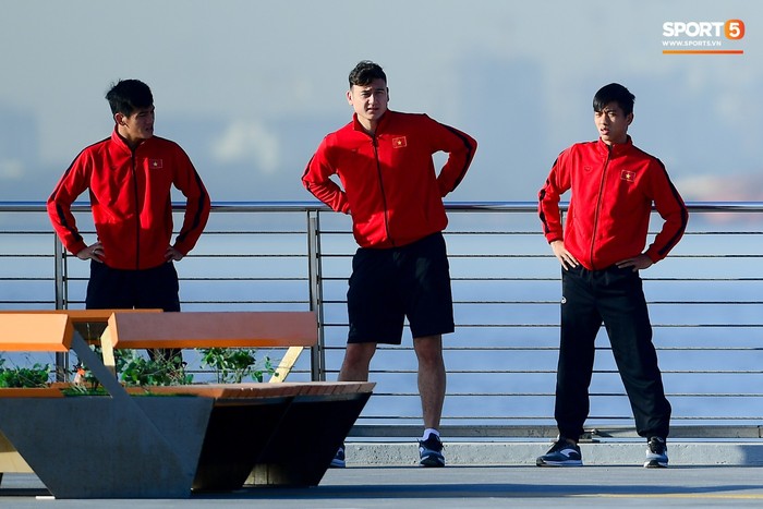 Không ngủ nướng, tuyển Việt Nam tập thể dục thư giãn sáng sớm sau trận thắng Jordan - Ảnh 3.