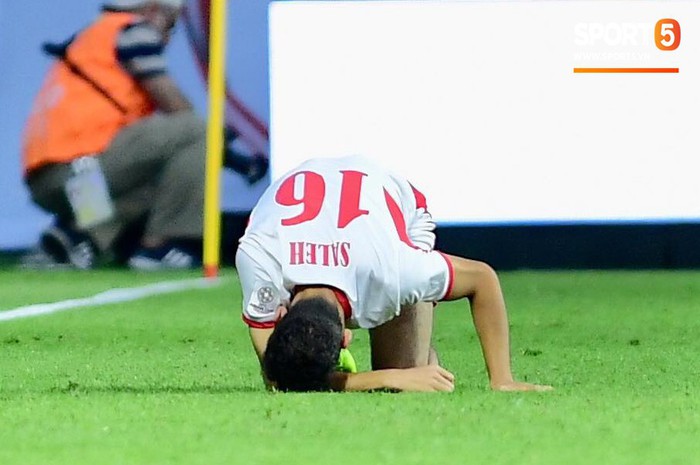 Đáng thương hình ảnh cầu thủ Jordan gục đầu khóc sau quả penalty định mệnh của Tư Dũng - Ảnh 6.