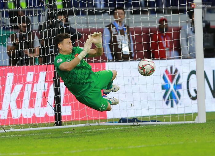 Văn Lâm lọt top 5 thủ môn cản phá nhiều nhất sau tứ kết Asian Cup 2019 - Ảnh 1.