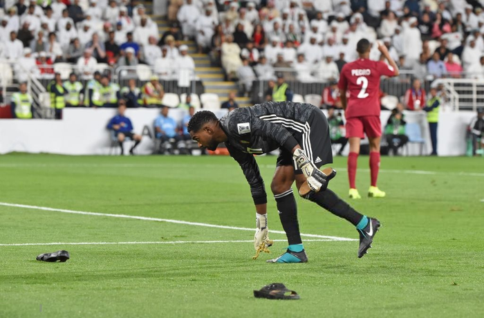 Đội tuyển thua nhục nhã, CĐV nước chủ nhà UAE còn để lại hình ảnh vô cùng xấu xí - Ảnh 2.