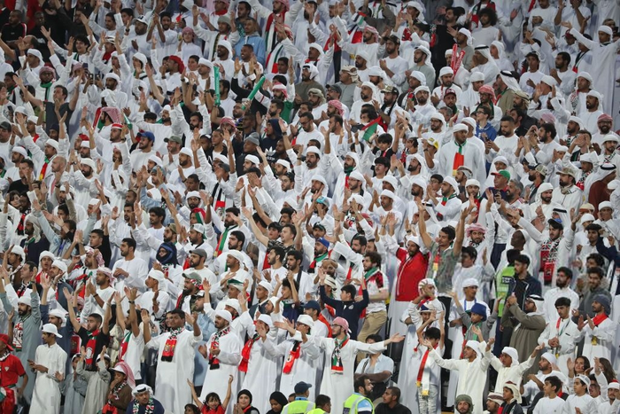 Đội tuyển thua nhục nhã, CĐV nước chủ nhà UAE còn để lại hình ảnh vô cùng xấu xí - Ảnh 9.